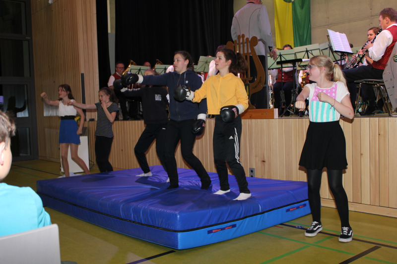 Show Einlage zu "Eye of the Tiger"